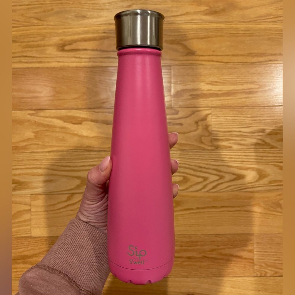 Swell Hot pink insulated water bottle 15oz